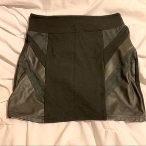 Black mini skirt size S